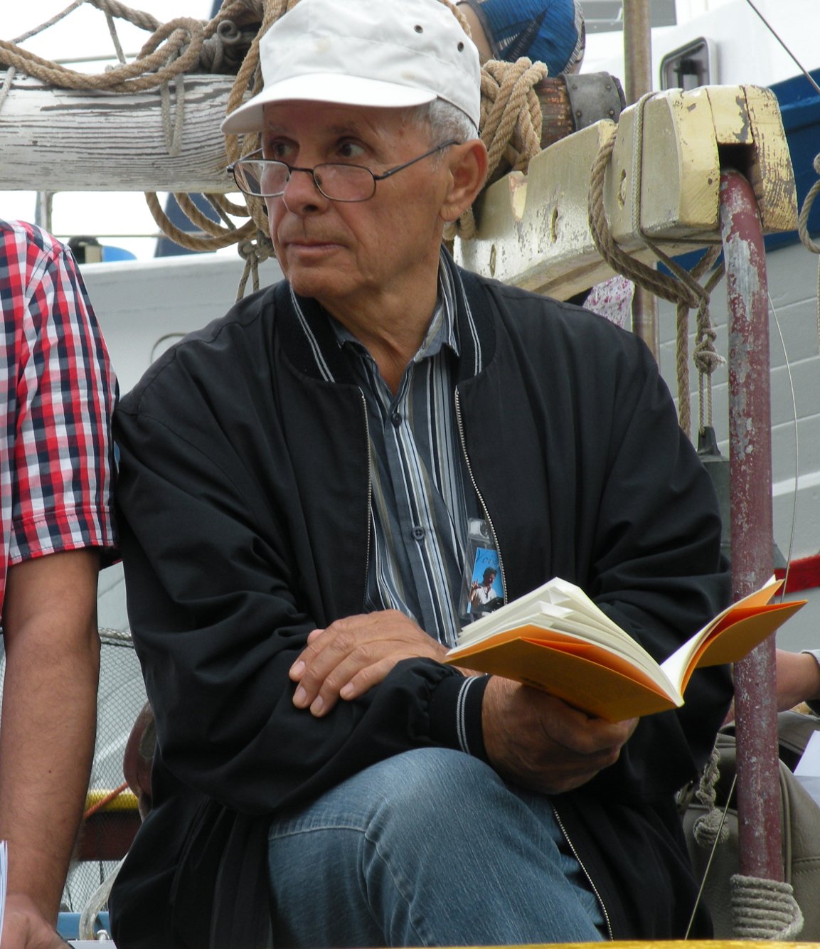 Podrimja në ikje nga «personazhët» e tij