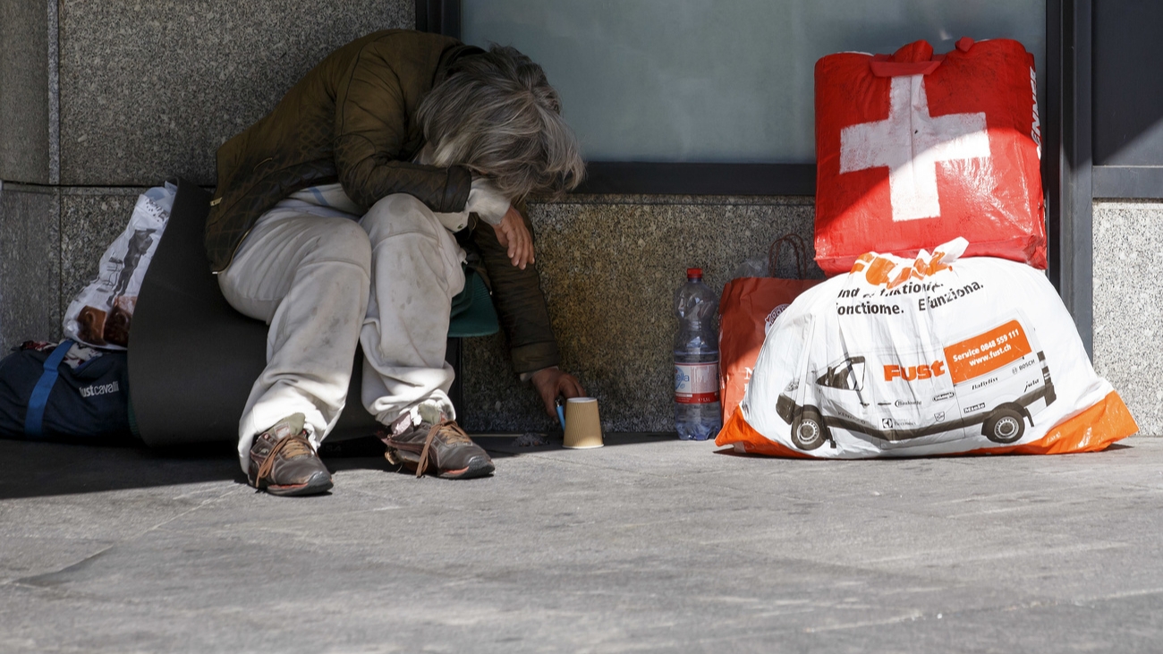 Në rrugë, pa strehë dhe pa bukë