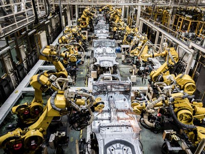 Shoferët intelektualë të Chomskyt