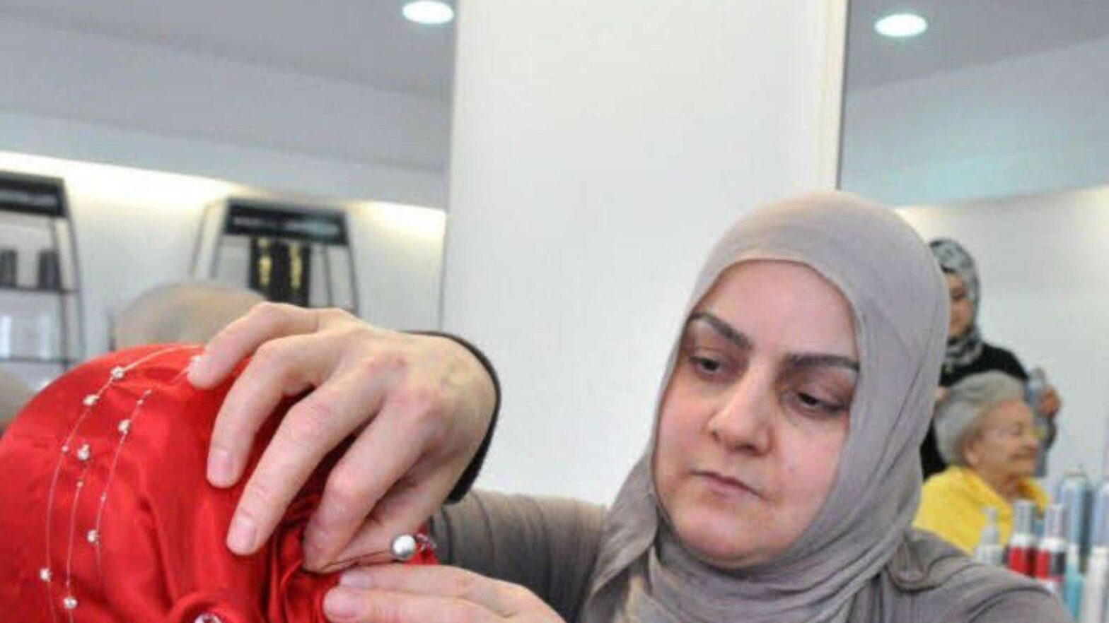 Gratë shqiptare në mërgim: të izoluara nga bota, bëjnë jetën e skllaveve