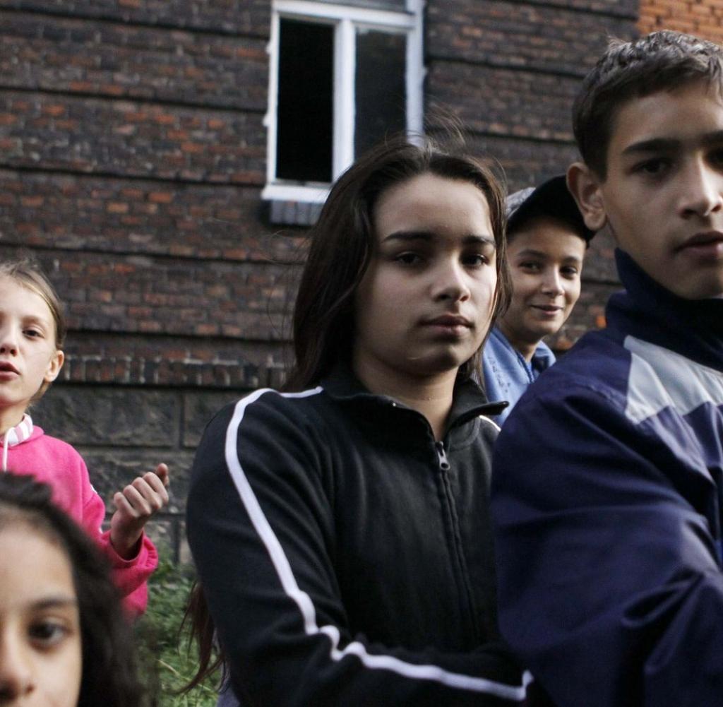 «Bandat me maska gati sa ma dhunuan Ajshen»